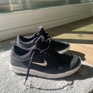 Women’s Nike Runner. Size 6.